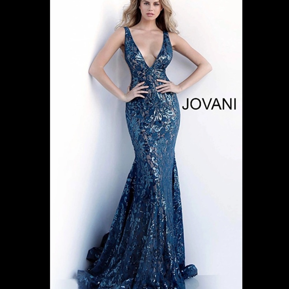 This prom dress is from Stefania’s Boutique. Size 4. Dark blue.